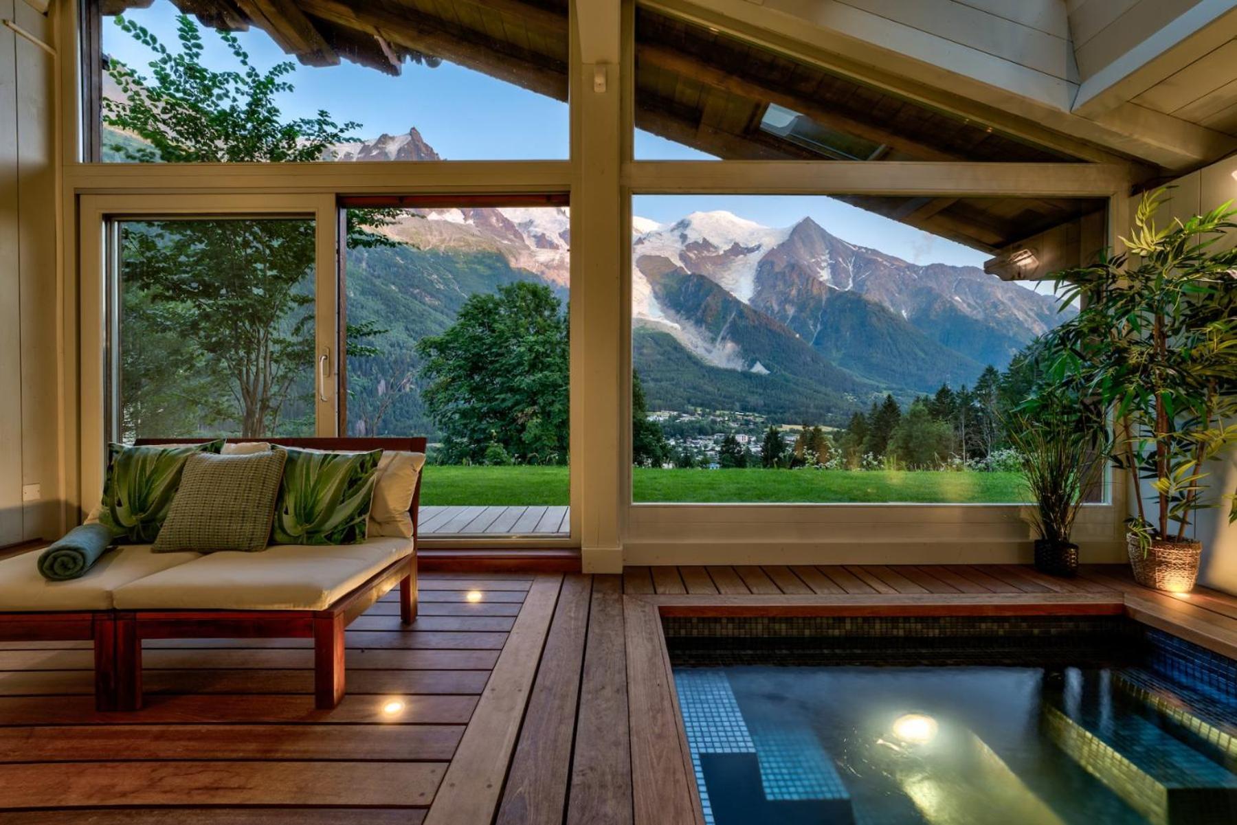 Hibou Villa *